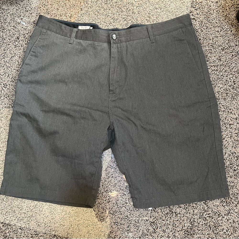 Volcom Gray Flat Front Shorts Casual Style (E993)
